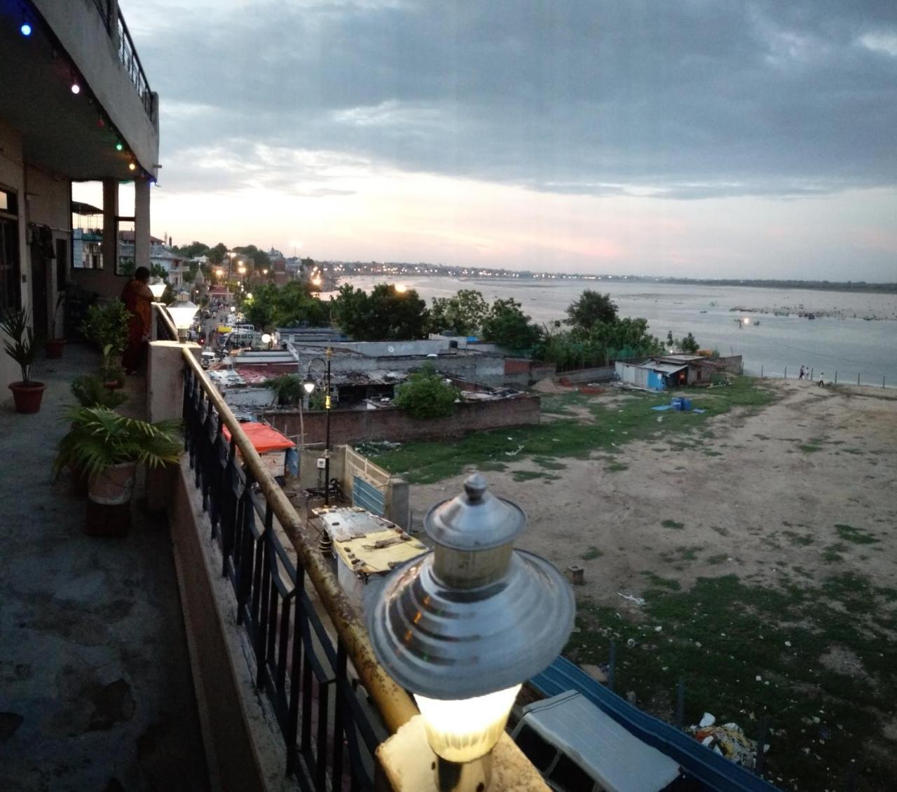 Ganga Paying Guest House Waranasi Zewnętrze zdjęcie